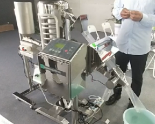 展會(huì )現場(chǎng)金檢+篩片工作過(guò)程